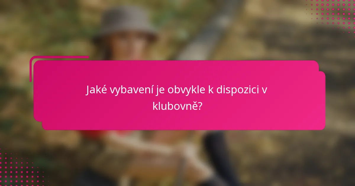 Jaké vybavení je obvykle k dispozici v klubovně?